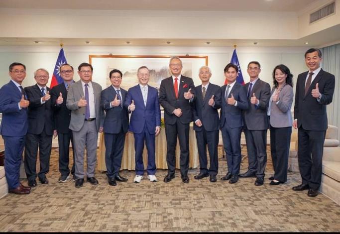 圖說二：簽約儀式結束，現場與會貴賓合影。