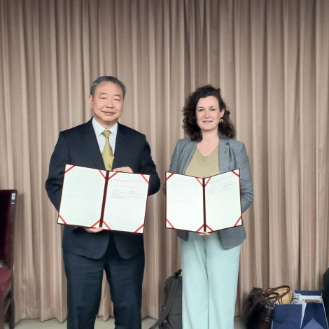 圖說：台灣與比利時佛拉蒙區政府首度舉行合作諮商會議，雙方簽署會議紀錄。