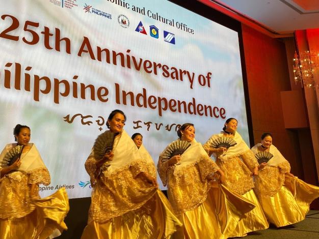 圖說四：菲律賓在台社團表演菲國傳統舞蹈。