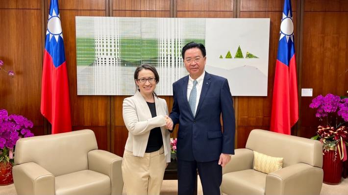 圖說：中華民國台灣駐美代表蕭美琴大使向外交部長吳釗燮述職。