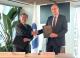 圖說二：我國駐英國代表謝武樵（左）與歐銀副總裁Mark Bowman（右）簽署「台灣－歐銀技術合作基金」新增挹注款協定。