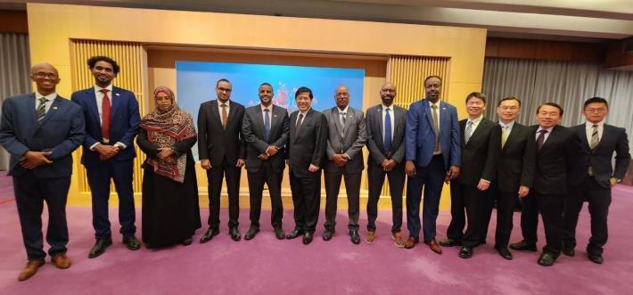 圖說三：外交部常務次長陳立國午宴款待索馬利蘭國家選舉委員會訪問團乙行。