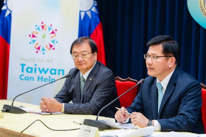 圖說一：外交部長林佳龍（右）致詞說明今（2024）年台灣爭取參與世界衛生組織（WHO）及世界衛生大會（WHA）的國際支持力道持續提升，呼籲WHO接納台灣參與。