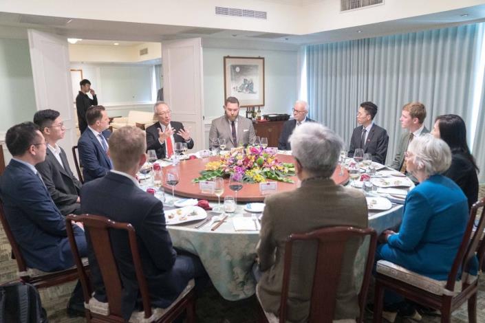 圖說三：外交部政務次長吳志中午宴「丹麥國會議員訪問團」。