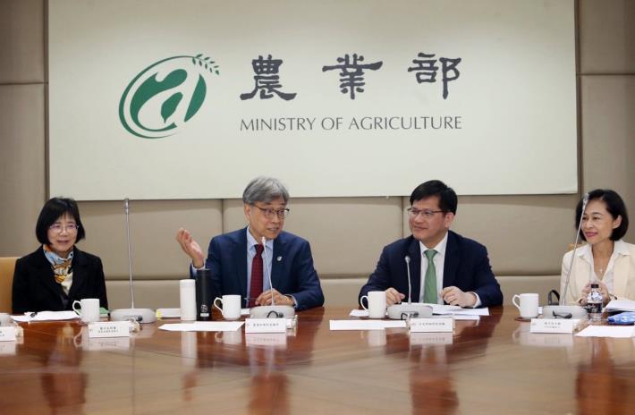圖說三：外交、農業雙部長會議氣氛融洽，討論熱烈。