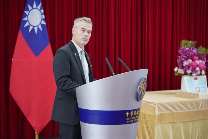 圖說三：以色列國會友台小組主席杜伯斯基（Boaz Toporovsky）致謝詞。