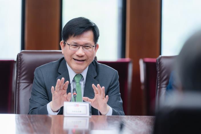 圖說一：外交部長林佳龍與教育部長鄭英耀研商合作推動「先鋒人才培育專案」。