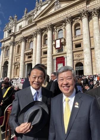 圖說七：總統特使陳建仁前副總統與日本特使前首相麻生太郎眾議員合影。