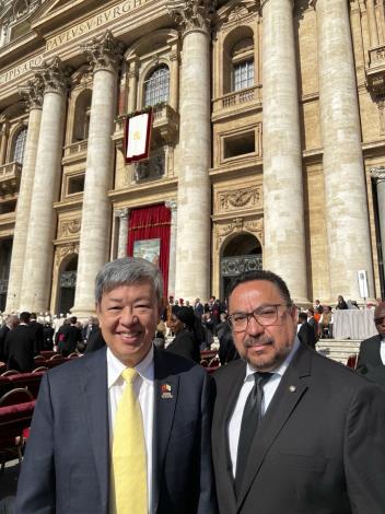 圖說三：總統特使陳建仁前副總統與瓜地馬拉特使駐教廷大使Alfredo Vásquez Rivera合影。