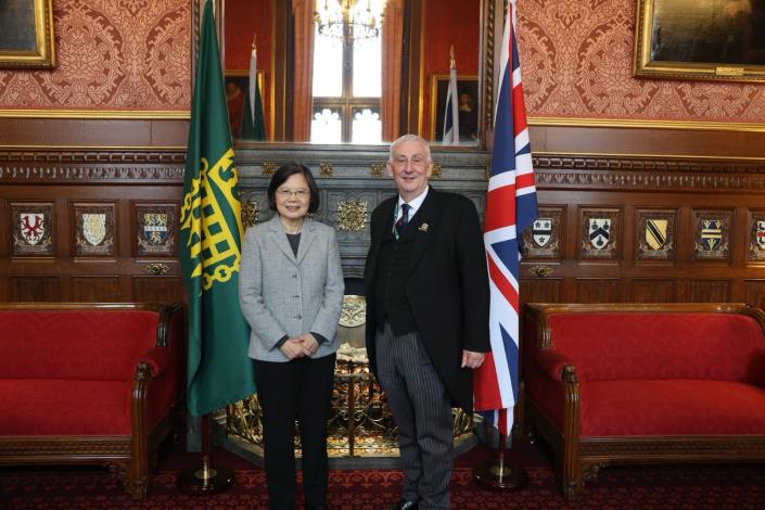 圖說三：蔡英文前總統會晤英國下議院議長霍伊爾爵士（Sir Lindsay Hoyle）。
