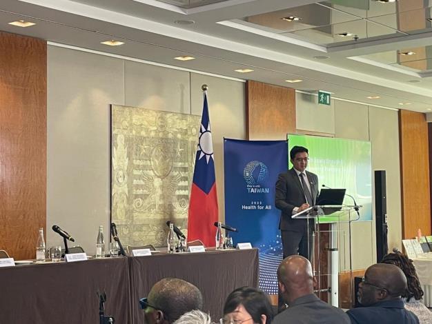 圖說四：外交部首次在日內瓦舉辦「智慧醫療應用說明會」，並邀請「宏碁智醫」及「廣達電腦」業者出席及擔任講者。