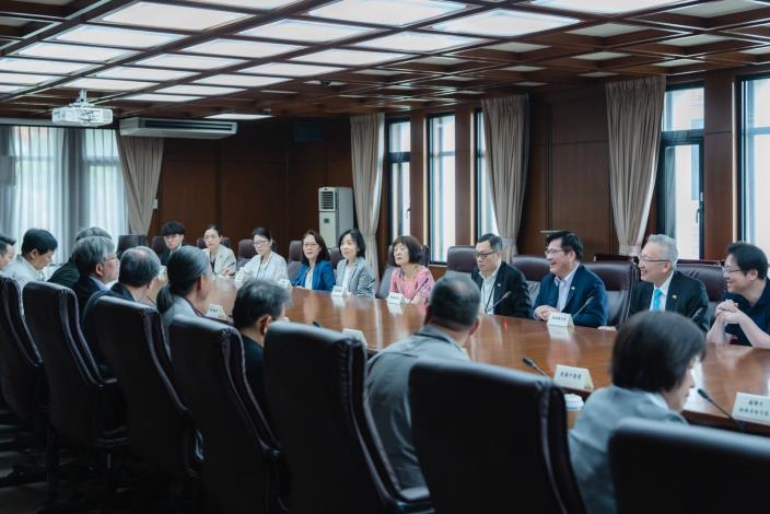 圖說一：外交部長林佳龍主持「品牌識別優化」諮詢小組會議。