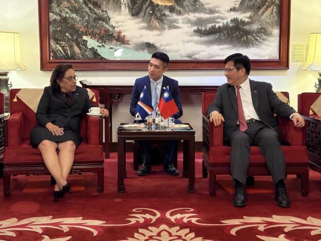 圖說二：外交部長林佳龍歡迎馬紹爾群島共和國總統海妮（Hilda C. Heine）率團來台國是訪問。