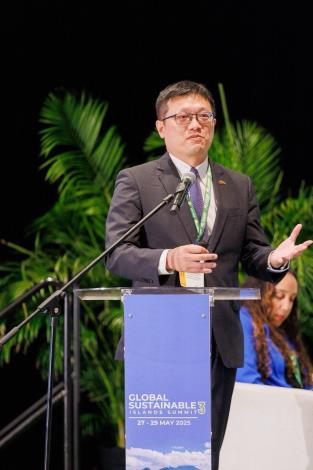 圖說四：工研院綠能與環境研究所暨永續學院講師連振安資深工程師參與「建構更好的明日：以創新為工具設計永續未來」場次。