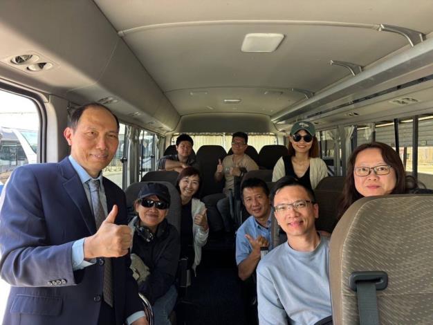 圖說二：駐約旦代表處楊心怡大使與國人前往安曼前合影。
