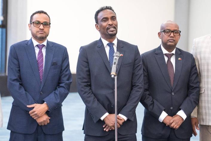 圖說三：索馬利蘭共和國外交暨國際合作部長巴卡曼（H.E. Abdirahman Dahir Adam，中）發表談話，強調台灣是索馬利蘭的重要合作夥伴。