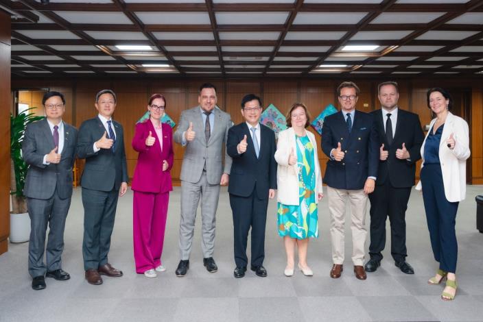 圖說一：外交部長林佳龍（中）歡迎歐洲議會「歐洲民主之盾（EUDS）特別委員會」正式代表團訪問台灣。