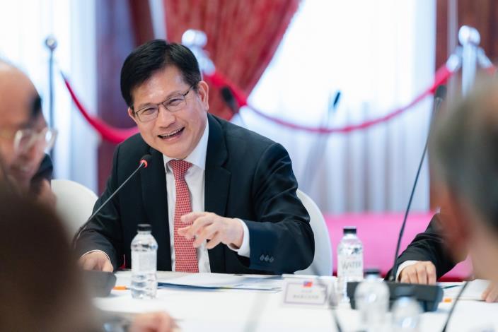 圖說一：外交部長林佳龍致詞感謝「醫療衛生外交諮詢小組」委員親自出席此次會議。