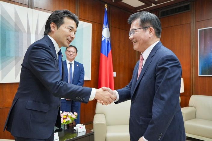 圖說一：外交部長林佳龍（右）歡迎日本國民民主黨青年局長淺野哲眾議員（左）一行。