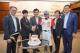 圖四：外交部長林佳龍（左三）、無任所大使劉柏君（左二）及女壘隊選手郭俐妤（右三）共同切蛋糕慶賀奪冠。