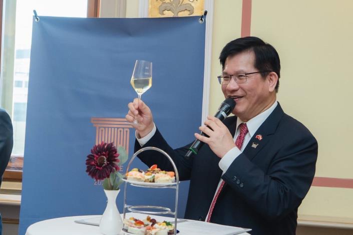 圖說一：外交部長林佳龍於駐奧地利代表處舉辦的「當東方遇見西方」音樂會開幕酒會致詞。