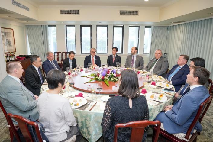 圖說二：外交部政務次長陳明祺款宴奧地利跨黨派國會議員訪問團。