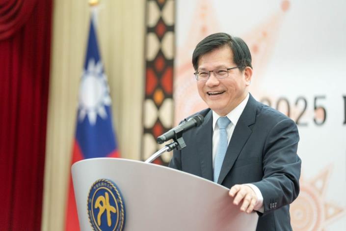 圖說一：外交部長林佳龍於「臺灣獎助金學人暨留台校友會（TAA）原住民族文化參訪活動」開幕式開場致詞。