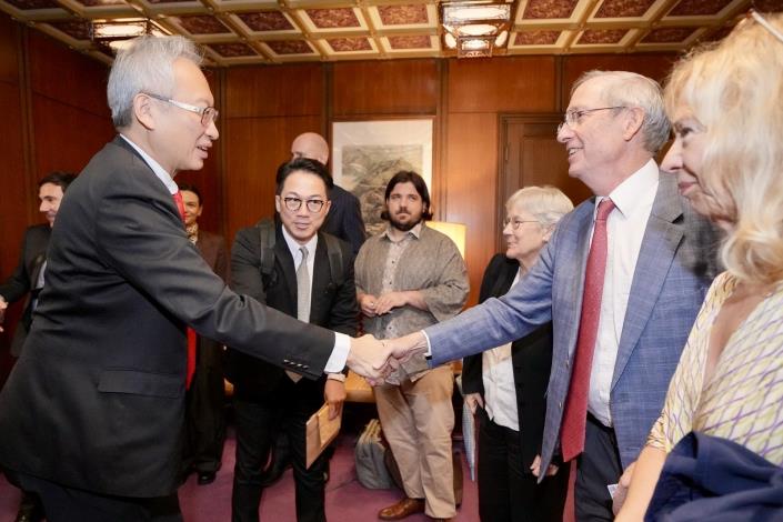 圖說一：外交部政務次長吳志中歡迎「諾曼基金會贊助之歐洲兩岸專家學者團」。