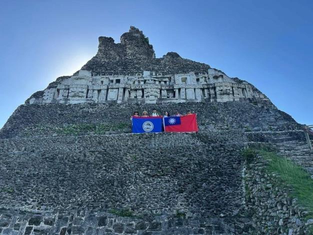 圖說三：觀光踩線團參訪貝里斯蘇南圖尼奇（Xunantunich）馬雅文明遺址。