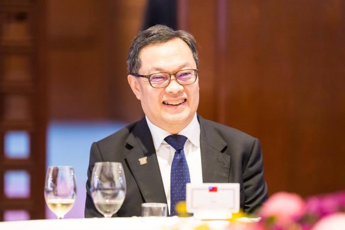 圖說二：外交部政務次長陳明祺於午宴致詞歡迎美國新英格蘭地區州議會領袖訪問團。