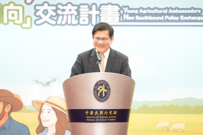 圖說一：外交部長林佳龍致詞勉勵即將出訪的農青大使。