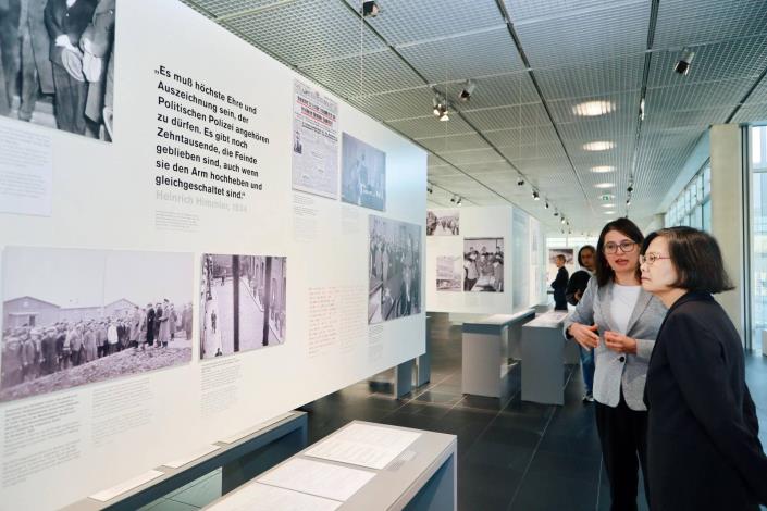 圖說四：蔡英文前總統參訪恐怖政治地形館（The Topography of Terror）。
