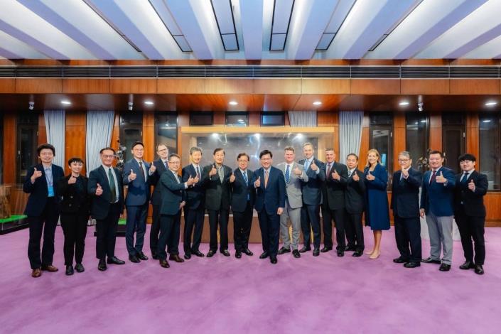 圖說三：外交部長林佳龍與與會貴賓大合照。