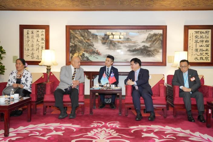 圖說三：外交部長林佳龍（右二）歡迎吐瓦魯國戴斐立（Hon. Feleti Teo）總理（左二）。