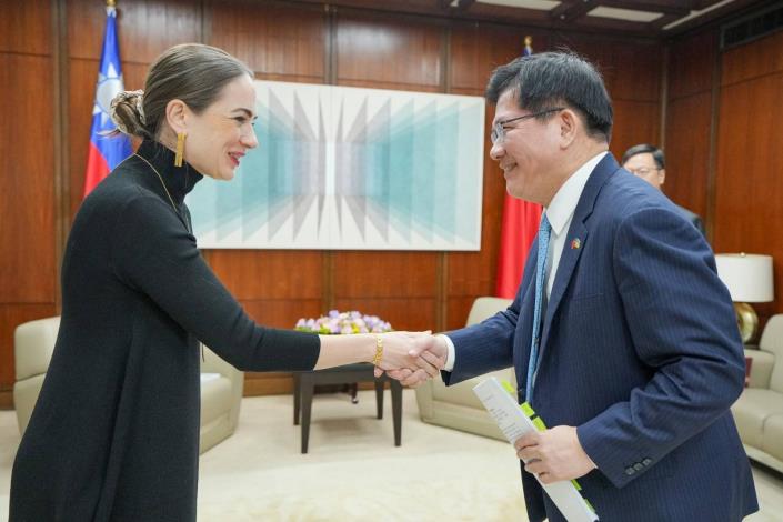圖說一：外交部長林佳龍（右）歡迎馬特維丘克主席（Oleksandra Matviichuk，左）二度訪台。