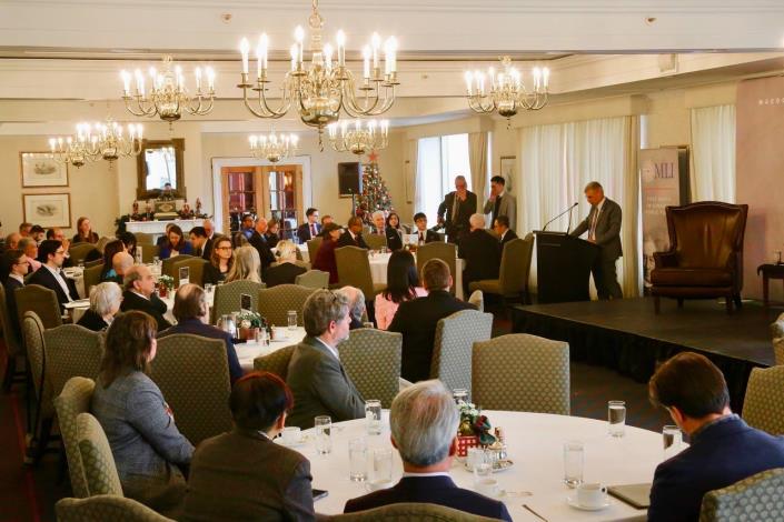 圖說三：加國政、學、商界人士踴躍出席，交流熱絡。