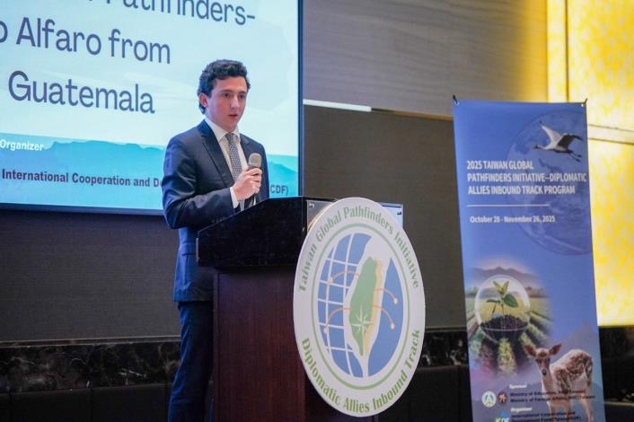 圖說三：瓜地馬拉籍學員分享學習成果。