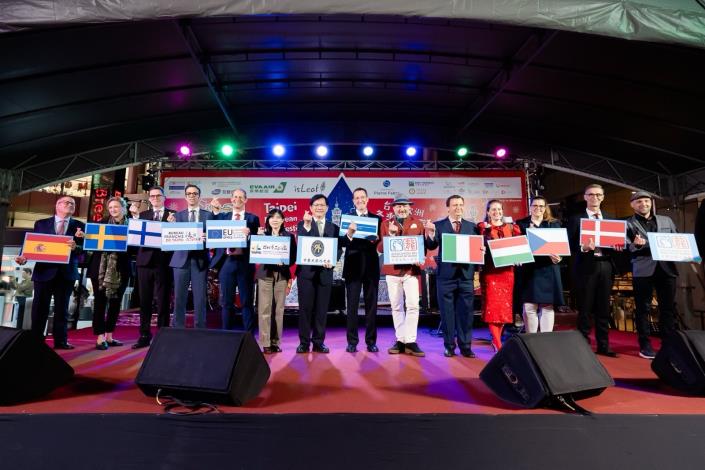 圖說二：外交部長林佳龍與歐洲駐台使節、台灣法國人協會及台北市政府代表合影。