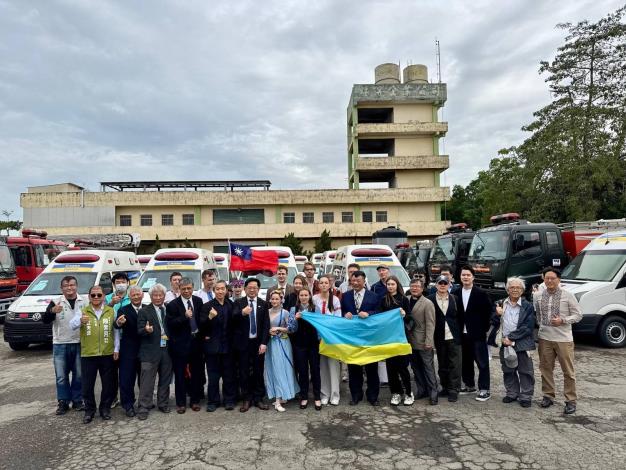 圖說一：「台灣援贈烏克蘭利沃夫市車輛海陸聯合啟運典禮」啟運儀式現場合影。