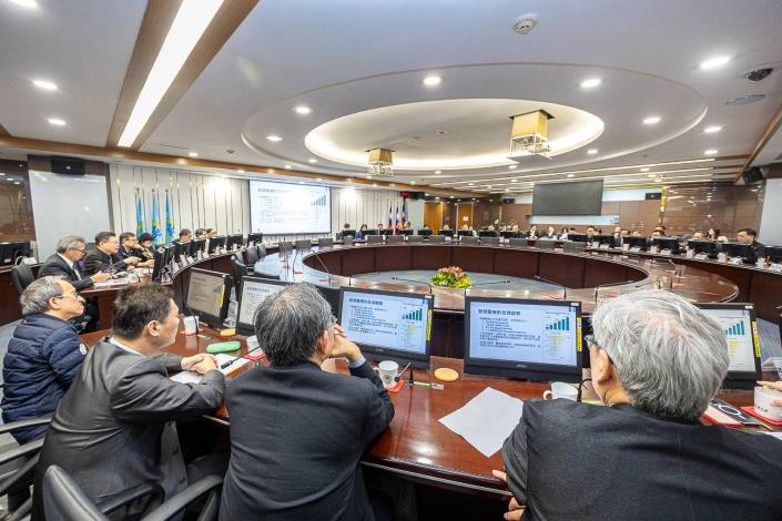 圖說三：醫療衛生外交諮詢小組委員在會議上熱烈分享。