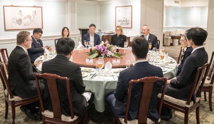 圖說二：外交部政務次長吳志中款宴德國黑森邦議會友台小組跨黨派議員訪問團。