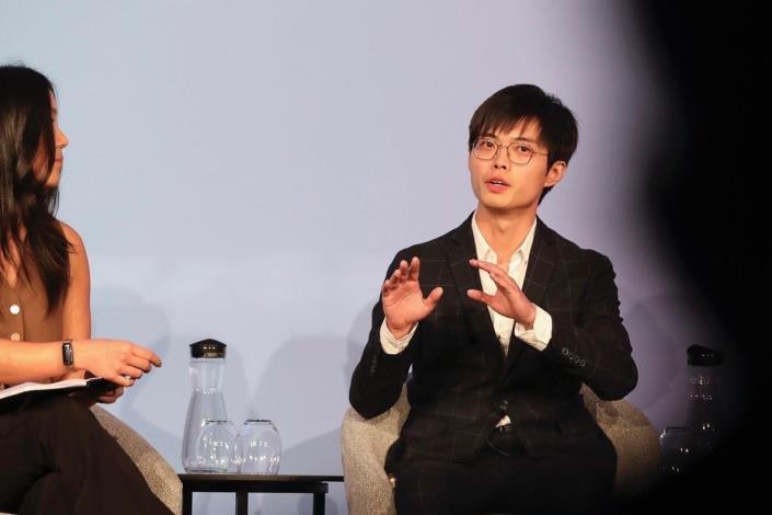 圖說三：科技、民主及社會研究中心副組長賴又豪在「雪梨對話」（The Sydney Dialogue）的「人工智慧強權與大競賽」場次發表年輕世代對人工智慧發展及強權競賽的觀點。