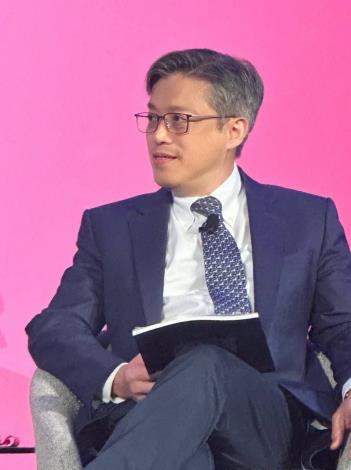 圖說二：國家安全會議諮詢委員李育杰呼籲民主國家應團結一致、集思廣益，共同反制來自威權國家的混合威脅。