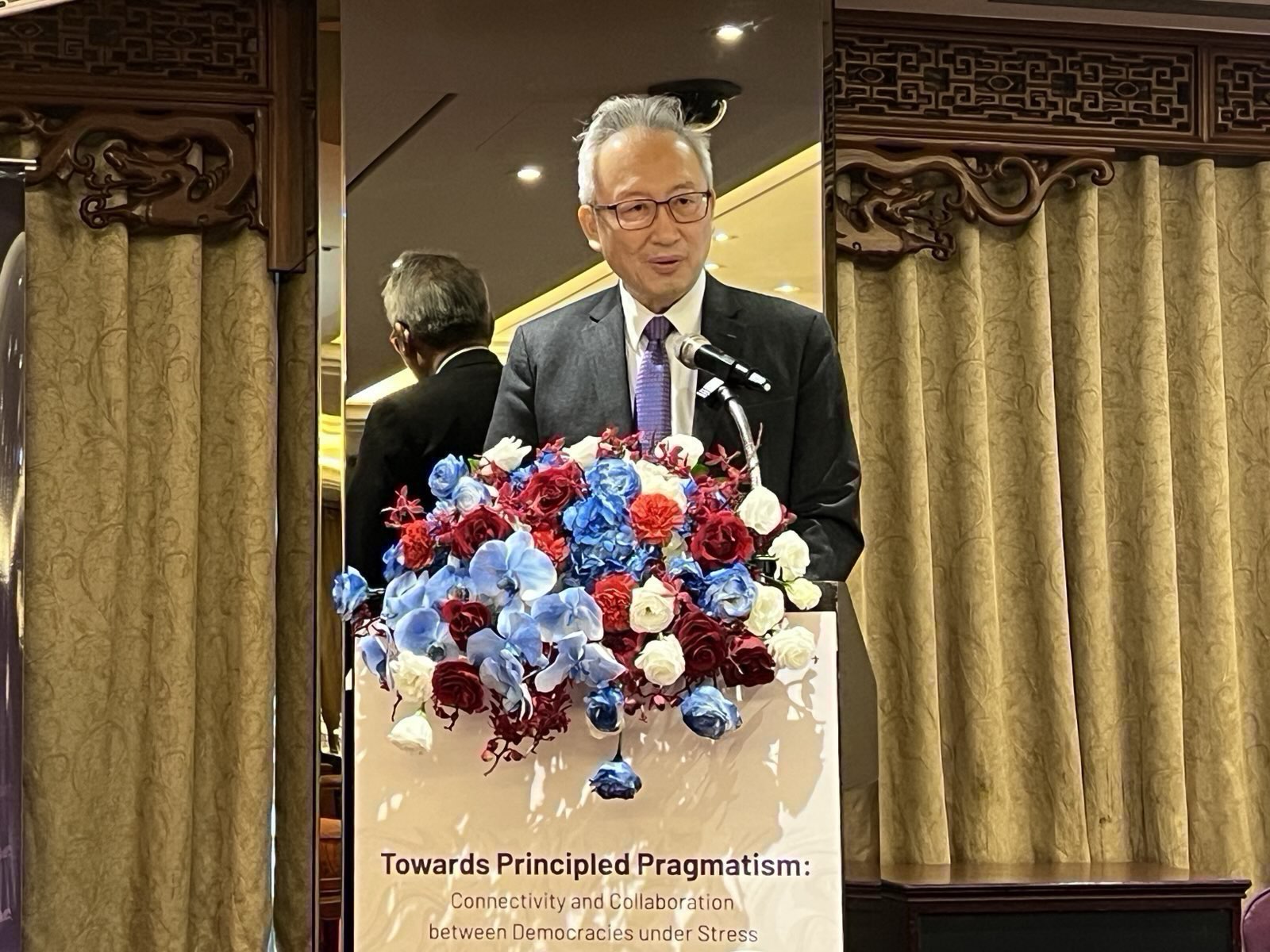 外交部政務次長吳志中出席捷克前眾議院議長艾達莫娃演講會並致詞