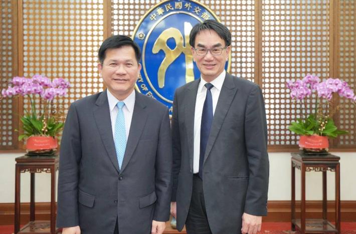 圖說一：外交部長林佳龍與數發部長林宜敬共商結合數位國力，開創外交空間。