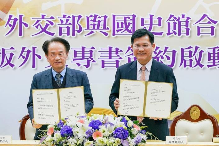 圖說三：雙方正式簽署合作出版協議。