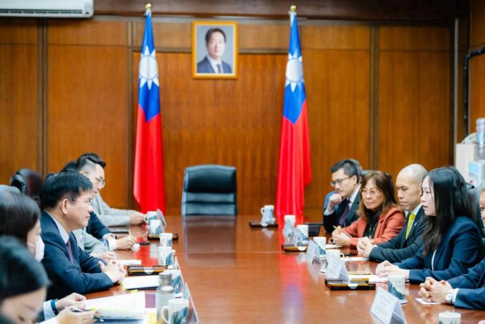 圖説三：外交部長林佳龍與「歐洲臺灣商會聯合總會回國訪問團」就加強台歐關係交換意見。