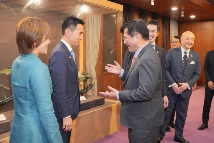 圖說一：外交部長林佳龍歡迎日本自民黨青年局長平沼正二郎眾議員一行。