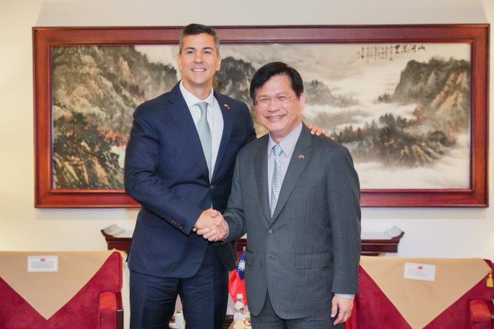 圖說三：外交部長林佳龍（右）歡迎巴拉圭總統貝尼亞（Santiago Peña，左）再次訪台，持續深化兩國邦誼。