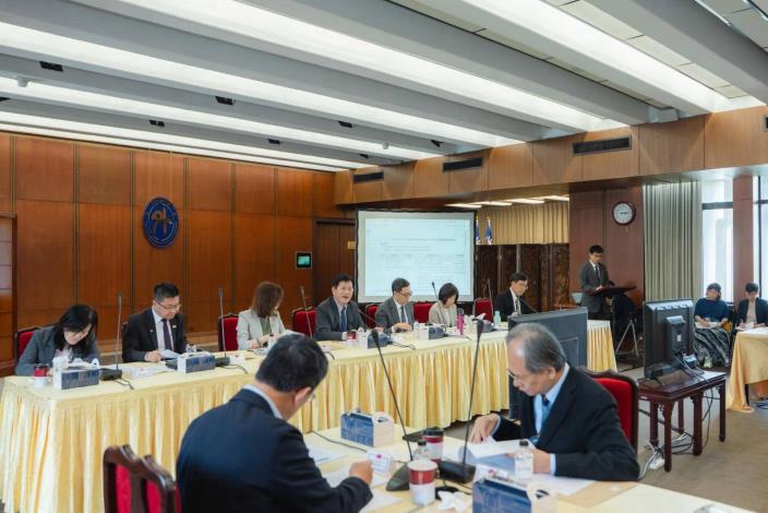 圖說二：全體諮詢委員就 WHA 展覽及友邦醫療援助計畫進行深入討論。